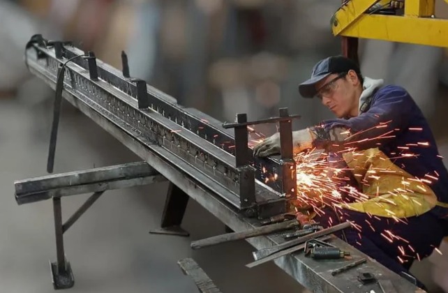 La industria argentina enfrenta un escenario crítico por inflación alta y dólar atrasado.