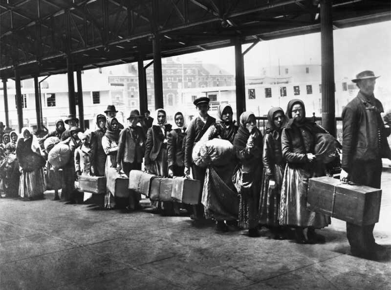 Misiones celebra el Día del Inmigrante con la 45ª Fiesta Nacional en Oberá 1 Argentina abrió sus puertas al mundo: la inmigración transformó la sociedad y la identidad nacional.