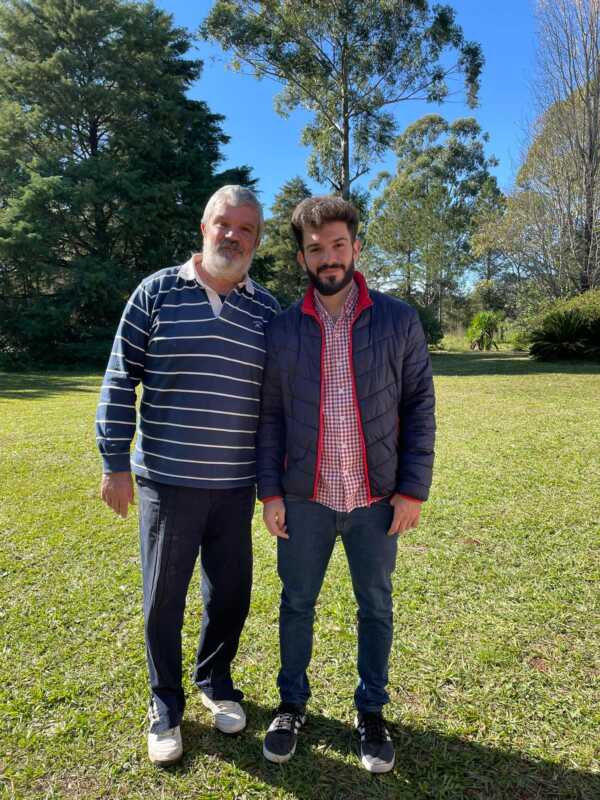 Juan Ahumada jurará hoy como diputado pero no será como bloque Activar 3 El electo diputado Juan Ahumada y su padre Juan Carlos recientemente fallecido.