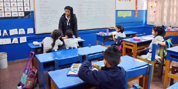 UDA advierte que podría no haber regreso a clases después del receso invernal si no hay recomposición salarial 2 La titular de UDA Misiones aseguró que los salarios docentes son “de pobreza” y anticipó posibles medidas de fuerza tras las vacaciones de invierno.