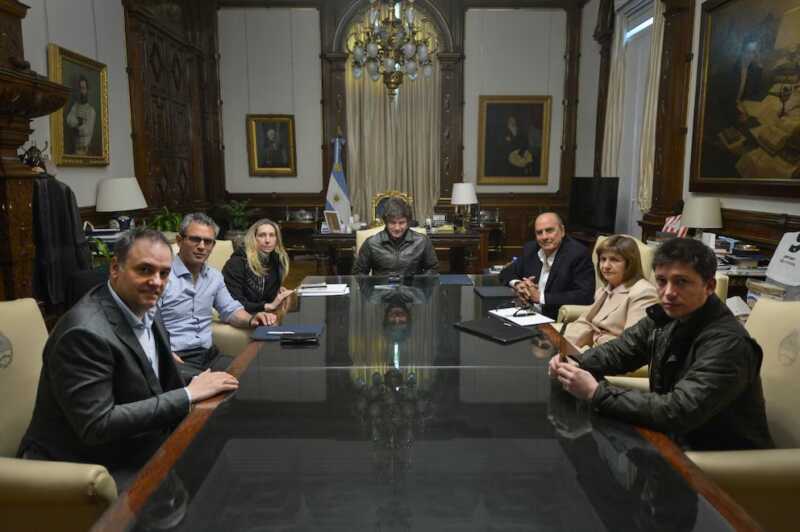 Elecciones en PBA: “El Gobierno sigue en shock y sin reacción” 5 mesa política Milei voto elecciones