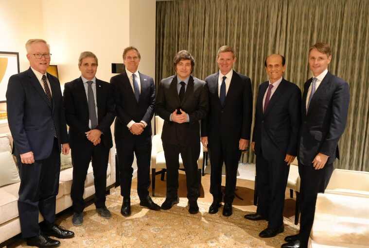 Milei ratificó su programa económico ante inversores globales en Los Ángeles 2 milei de viaje - 1