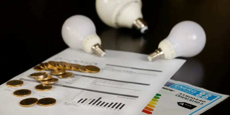 Energía y correo lideraron la caída en el uso de servicios públicos en octubre Desde FECEM advierten que la reducción del consumo subsidiado de 550 a 150 kW genera un fuerte impacto en los usuarios de Misiones.