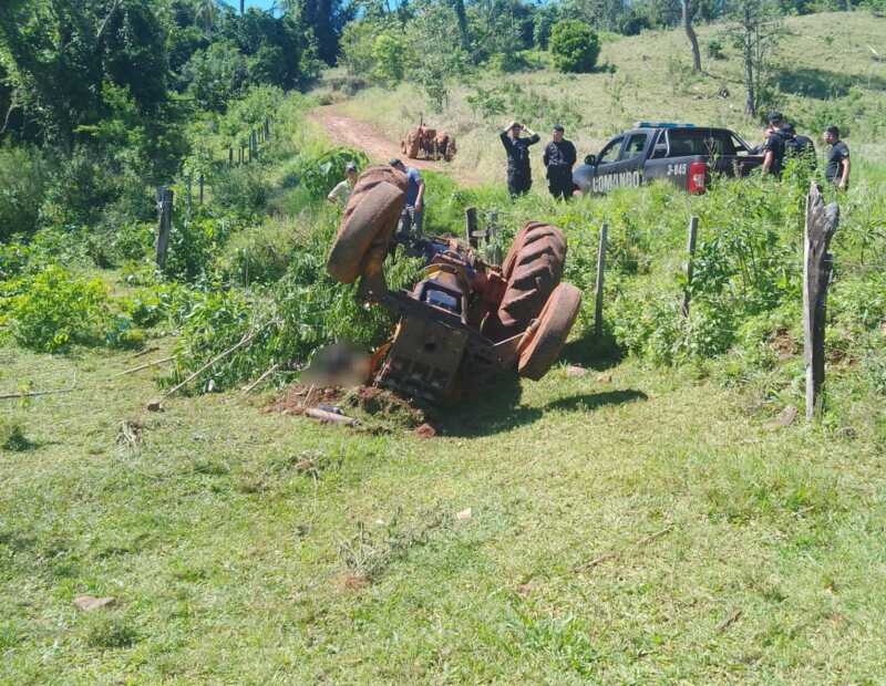 Identificaron al peón que falleció al volcar con su tractor en Picada Caballero siniestro andresito