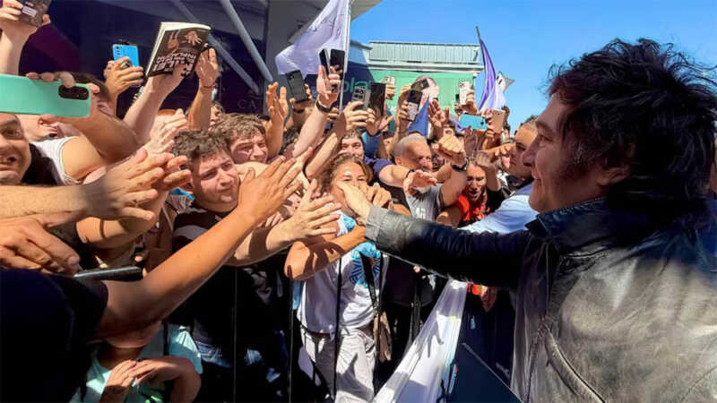 Milei suspende acto en Santa Fe tras incidentes y continúa campaña en Entre Ríos 1 Milei