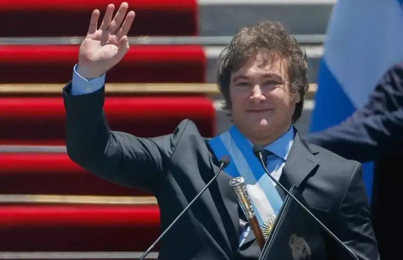 Estabilidad macro a dos años de Milei, pero la “deuda pendiente” es recuperar empleo y consumo Milei