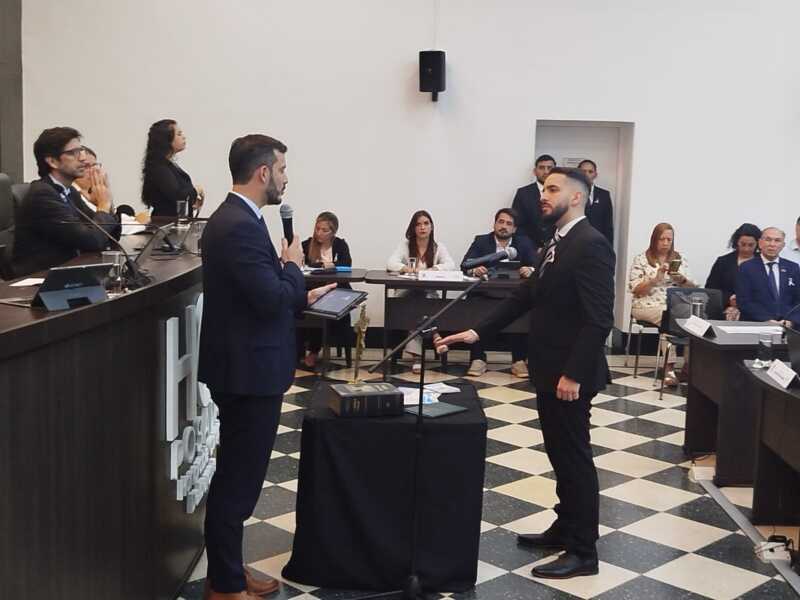 Juan Matías Paonessa asumió como nuevo Defensor del Pueblo de Posadas 7 WhatsApp Image 2025 10 23 at 08.13.42 - 6
