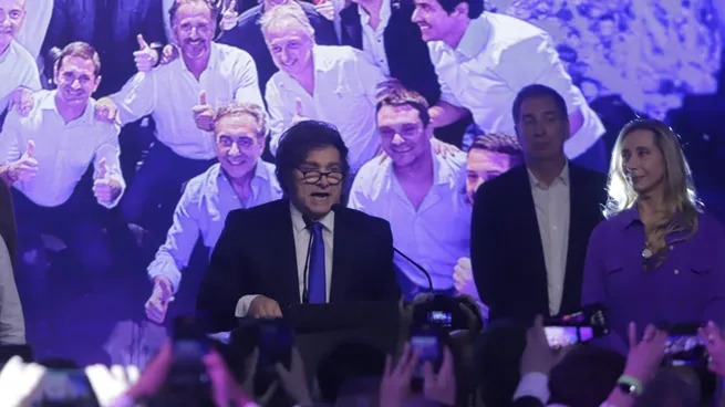 Milei celebró la aplastante victoria: “Desde el 10 de diciembre, tendremos el mayor Congreso reformista” 6 WhatsApp Image 2025 10 26 at 22.49.42 - 5