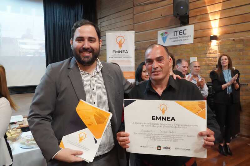 Alem tiene a los nuevos emprendedores egresados de la Escuela de Negocios 2 alem escueela de negocios 1 - 1