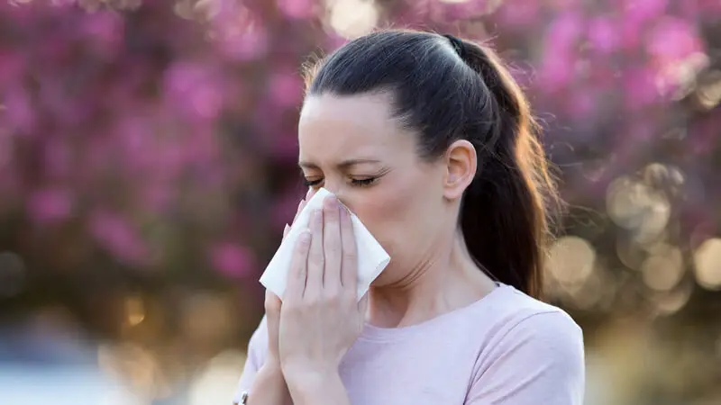 Alergias de primavera: factores, síntomas y soluciones médicas recomendadas El Dr. Guillermo Fraga explica cómo diferenciar entre alergias y virus respiratorios, y ofrece soluciones efectivas para disfrutar de la primavera sin molestias.