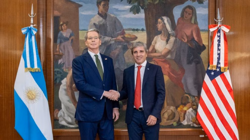 Fracasó sesión de Diputados por falta de quórum ante las ausencias de Karina Milei, Caputo y Lugones 1 Caputo Bessent swap dólares argentina - diputados