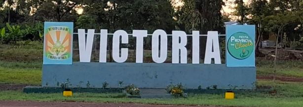 Colonia Victoria: Un tráiler que era estirado, volcó en la ruta 12 4 col. victoria - 3