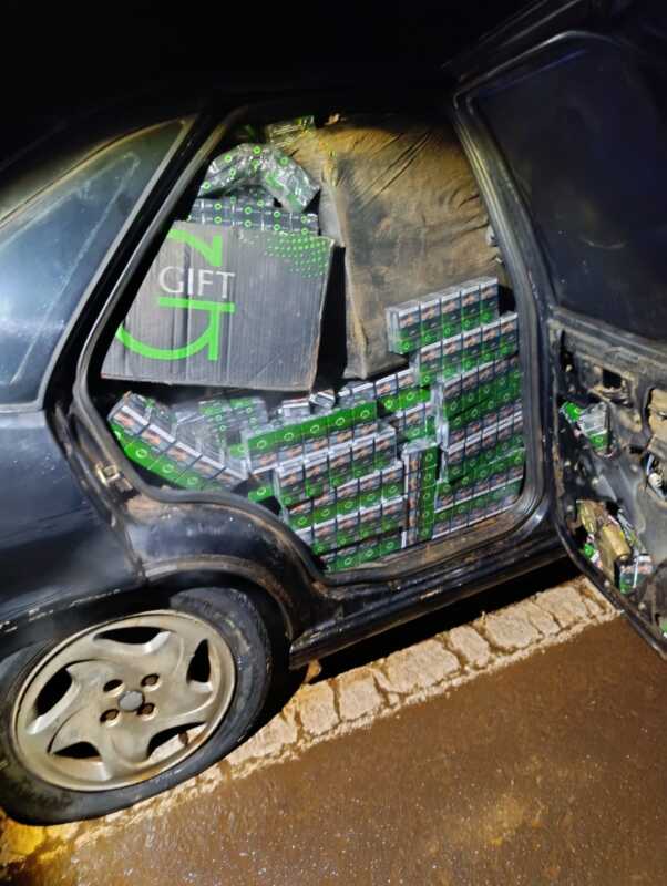 Infantería secuestró un auto robado con cigarrillos de contrabando valuados en 90 millones de pesos 1 contrabando