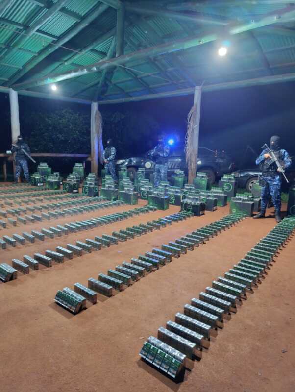 Infantería secuestró un auto robado con cigarrillos de contrabando valuados en 90 millones de pesos 2 contrabando