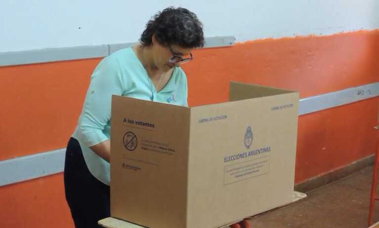 dalila blach votando - 2