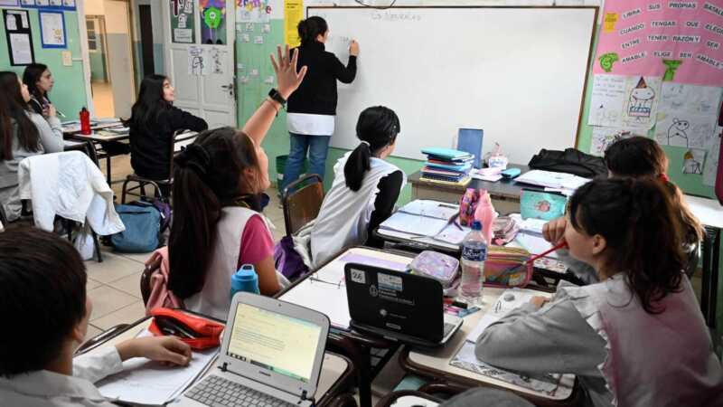 Acusan que docentes misioneros cobran 44% menos por el mismo cargo que en Corrientes docentes misiones