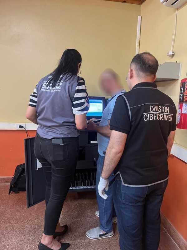 Secuestran computadoras en una escuela de Alem donde habrían hallado MASI masi