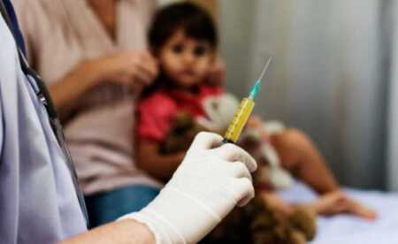 El Gobierno adelantó la campaña antigripal 2026 y comenzó el envío de más de 8 millones de vacunas a todo el país ante la circulación de la nueva variante H3N2.