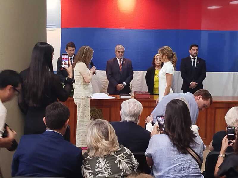 Valeria Fiore juró como ministro del STJ Misiones tras el Acuerdo parlamentario 3 valeria caceres juramento - 2