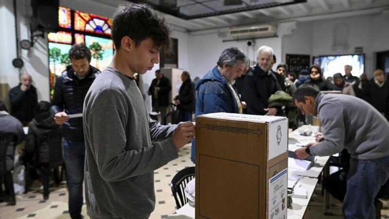 La analista y docente Carla Chini destaca cómo los jóvenes participan en política, perciben la economía y comprenden la boleta única en Misiones.