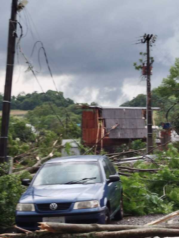 Temporal azotó Bernardo de Irigoyen y tornados destruyeron Dionisio Cerqueira y Río Bonito do Iguaçu 5 Irigoyen afectada por temporal mientras tornados golpean ciudades de Brasil