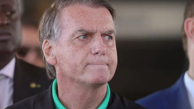 Bolsonaro fue internado en terapia intensiva por una neumonía y su familia volvió a pedir prisión domiciliaria 2 Brasil 1 - 1