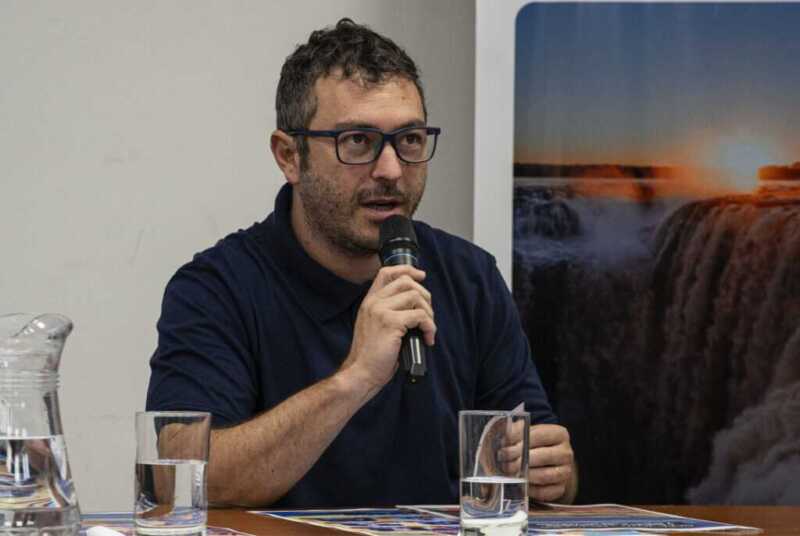 Carnavales en Misiones 2026: Scherer confirmó el calendario y anunció el lanzamiento provincial 3 El Ministerio de Turismo de Misiones apuesta a la presencialidad con un Hot Sale turístico que busca dinamizar el consumo interno.