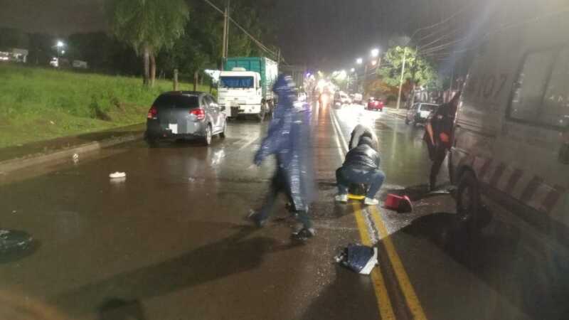 Dos accidentes en menos de 30 minutos dejaron jóvenes lesionados en Misiones 4 La lluvia del sábado provocó accidentes en Posadas y Oberá
