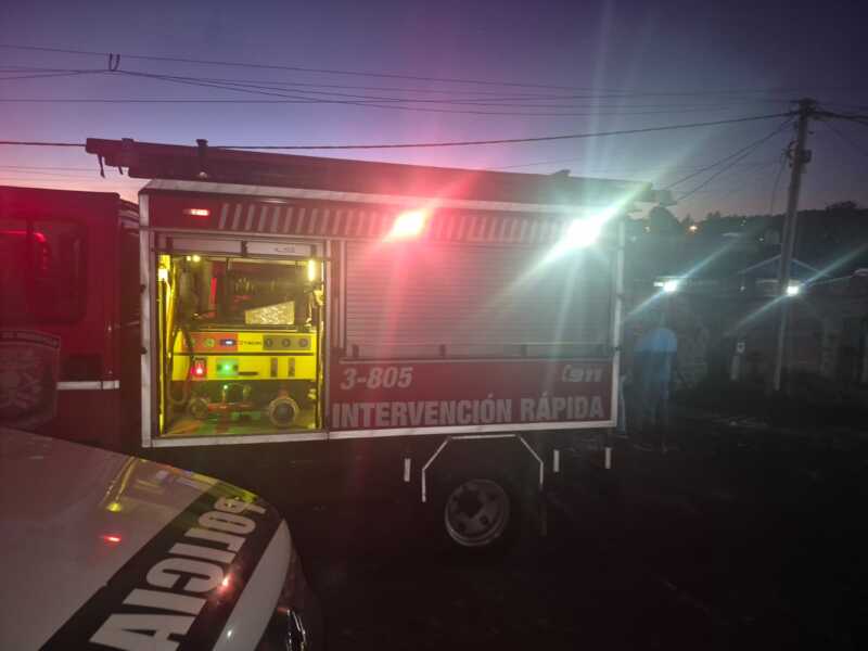 Incendio en Garupá: una vivienda se quemó y un hombre resultó lesionado 4 Garupá: incendio en una vivienda dejó un hombre con quemaduras leves