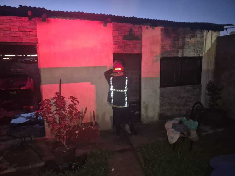 Incendio en Garupá: una vivienda se quemó y un hombre resultó lesionado Imagen de WhatsApp 2025 11 09 a las 17.17.21 7a87a27f - 3