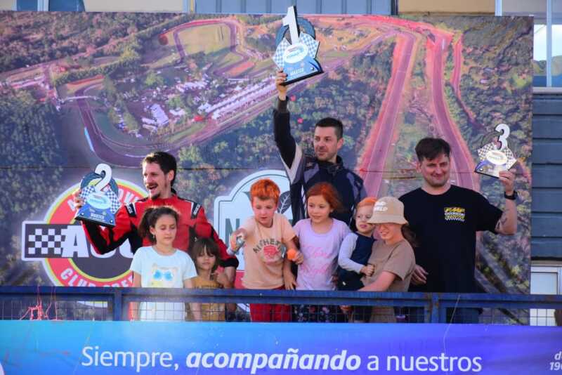 Misionero de Karting: la 8ª fecha dejó emoción, ganadores y definiciones en suspenso 12 WhatsApp Image 2025 11 10 at 07.22.15 - 11