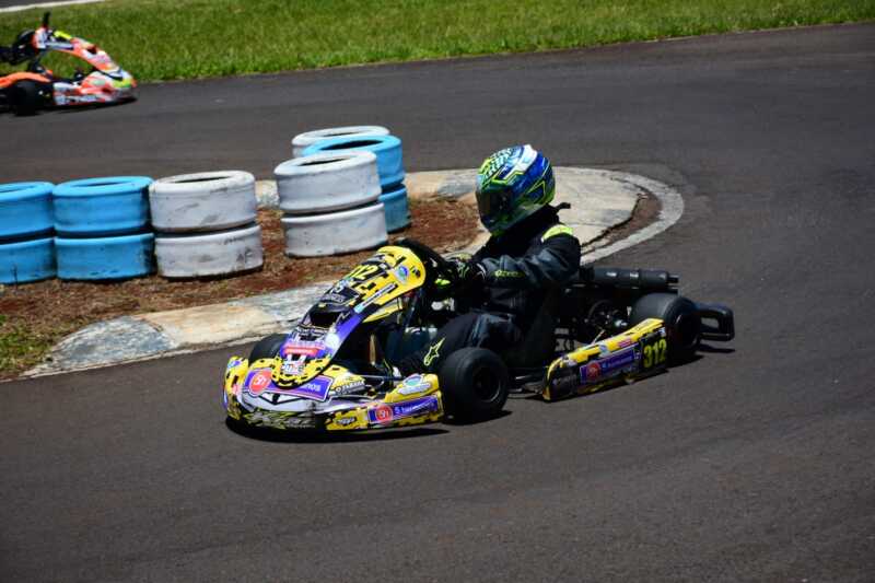 Misionero de Karting: la 8ª fecha dejó emoción, ganadores y definiciones en suspenso 4 WhatsApp Image 2025 11 10 at 07.22.48 1 - 3
