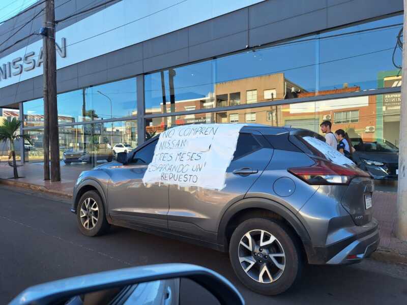 “No compren en Nissan”: una pareja reclama por falta de repuestos para su vehículo desde hace 3 meses 2 WhatsApp Image 2025 11 27 at 08.04.28 - 1