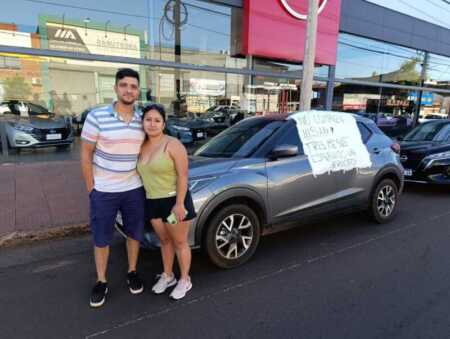 “No compren en Nissan”: una pareja reclama por falta de repuestos para su vehículo desde hace 3 meses Nissan