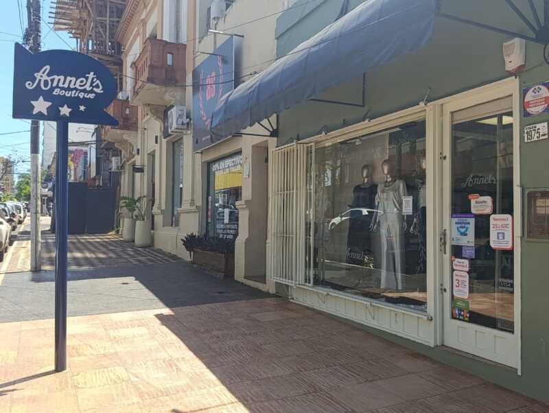 Comercios sienten la crisis en Posadas: “La gente está con miedo porque le falta plata” 4 boutique ropa 3 - 3