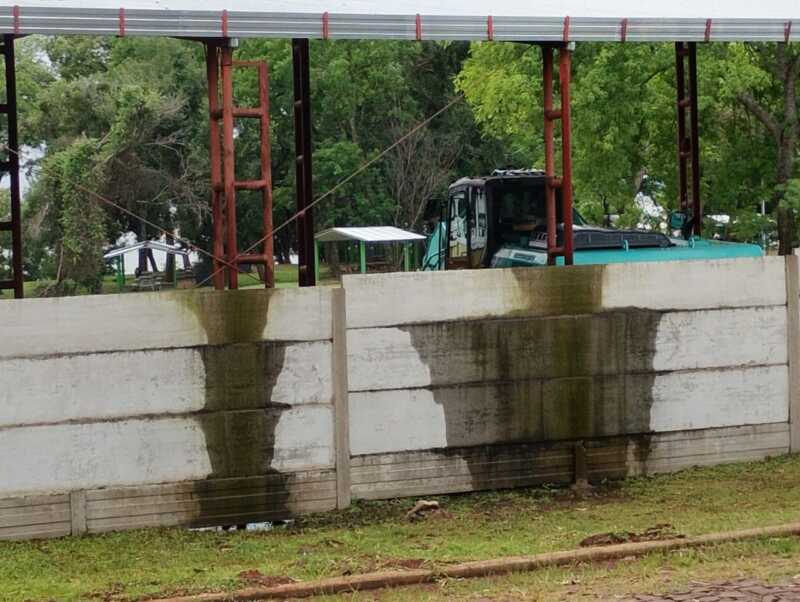 El Montecito de Villa Cabello: frenan una obra ilegal del Club Pira Pytá sobre la última costa natural de Posadas 3 Tras años de gestiones y denuncias, los vecinos de Villa Cabello insisten en una definición de fondo: que se garantice el acceso público a los últimos 400 metros de costa natural de Posadas.