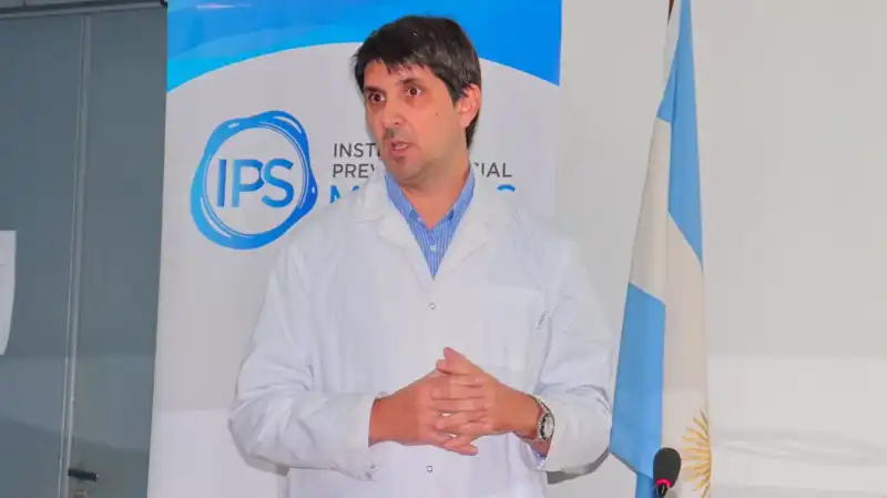 Prevención del Cáncer de próstata: “Es fundamental que el hombre se haga los controles” “Si se detecta temprano, se puede curar”: el jefe de Urología del Hospital Madariaga apunta a derribar tabúes en torno a los controles de próstata.