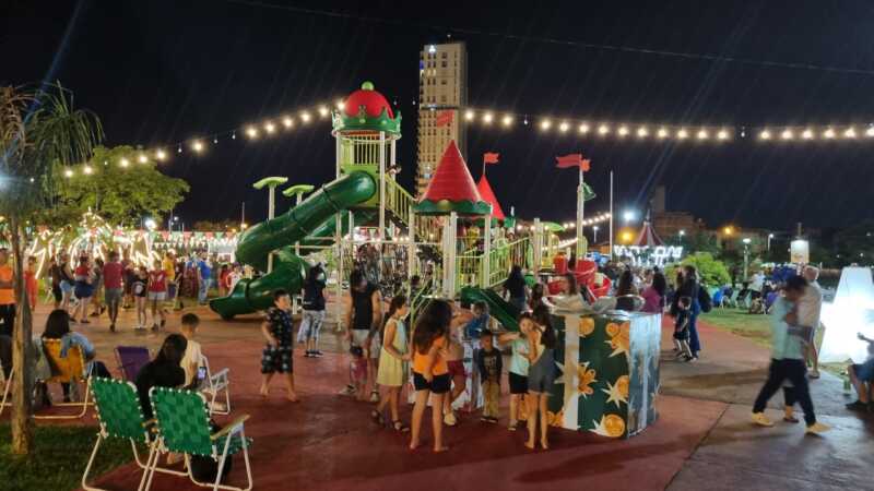 “Cuida tu vida, cuida tu corazón”, el festival cultural que convoca a jóvenes y familias en Posadas navidad parque de fiestas 3 scaled 1 - 2