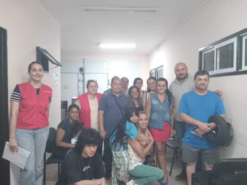 Vecinos de Itaembé Guazú denuncian monopolio de internet y fallas en servicios básicos reunion vecinal itaembe guazu 2 - 1