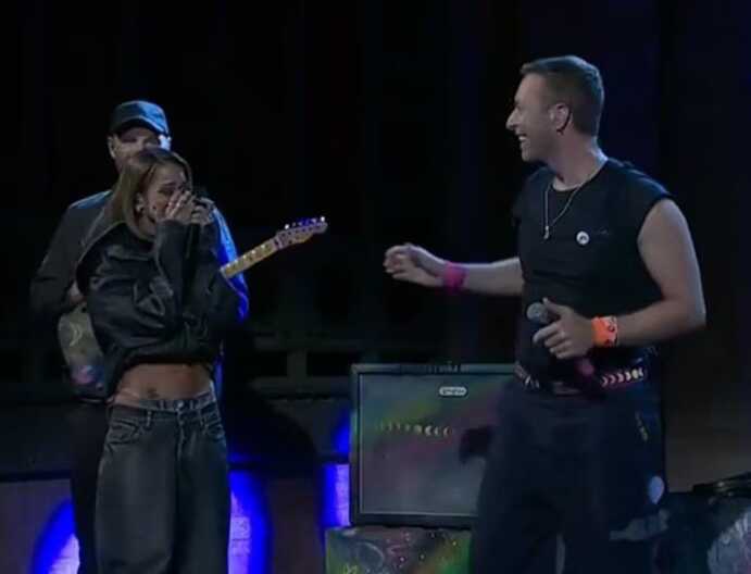 Chris Martin de Coldplay sorprendió en vivo al aparecer junto a Tini Stoessel en Tecnópolis tini