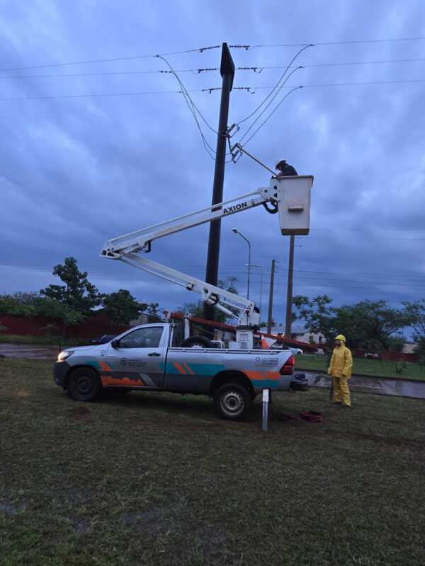 Energía de Misiones restableció el 90% del servicio eléctrico tras el paso de la fuerte tormenta 2 tormenta emsa 3 - 1