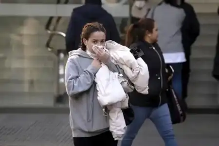 Cataluña restablece el uso de mascarillas en hospitales por el aumento de infecciones respiratorias 17652879816284 - 1