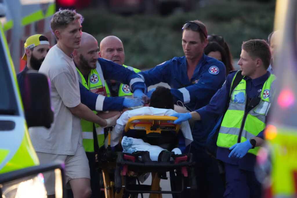 Australia: al menos 11 muertos en un violento ataque contra una celebración judía 2VC2MQYWRBGAPILHUYEQNYNFBA - 3