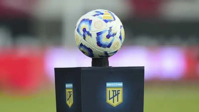 Causa AFA: Postergaron la indagatoria de “Chiqui” Tapia y el paro del fútbol podría extenderse 2 La Liga Profesional evalúa suspender partidos por el paro convocado por la CGT. La postura de UTEDYC será clave para definir si se juega con público, a puertas cerradas o se postergan los encuentros.