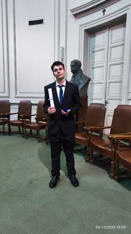 La fuerza de la universidad pública: un graduado de la UNaM premiado entre los mejores del país 5 Imagen de WhatsApp 2025 12 12 a las 08.42.45 2ec0046a - 4