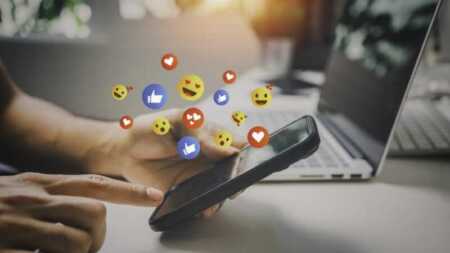 Argentina ya se informa de manera digital: el 65% abandona los medios tradicionales La polarización mediática se consolida al ritmo de las redes sociales.