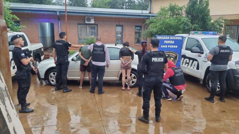 Cayeron dos delincuentes y recuperaron un auto robado tras un operativo cerrojo auto