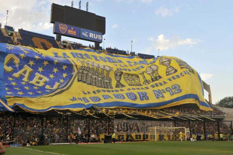 Buscan en Corrientes una familia para Josué, el adolescente fanático de Boca que sueña ir a la Bombonera 4 bandera boca - 3