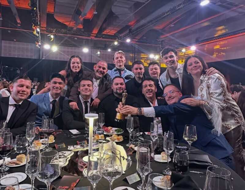 Polémica en los Martín Fierro de Streaming 2025: Dólar Blue defendió su premio y anunció una denuncia penal 3 Dólar Blue, ganador del Martín Fierro de Streaming, respondió a las acusaciones tras la premiación organizada por APTRA.