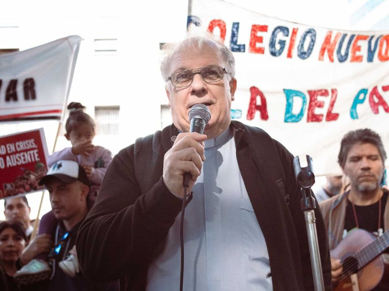 Presupuesto 2026: “No es que no haya dinero, es que no les importan las personas con discapacidad” 1 El padre Pablo Adrián Molero cuestionó la sorpresiva inclusión de un artículo del Presupuesto 2025 que elimina la emergencia en discapacidad y advirtió sobre un fuerte retroceso en derechos.
